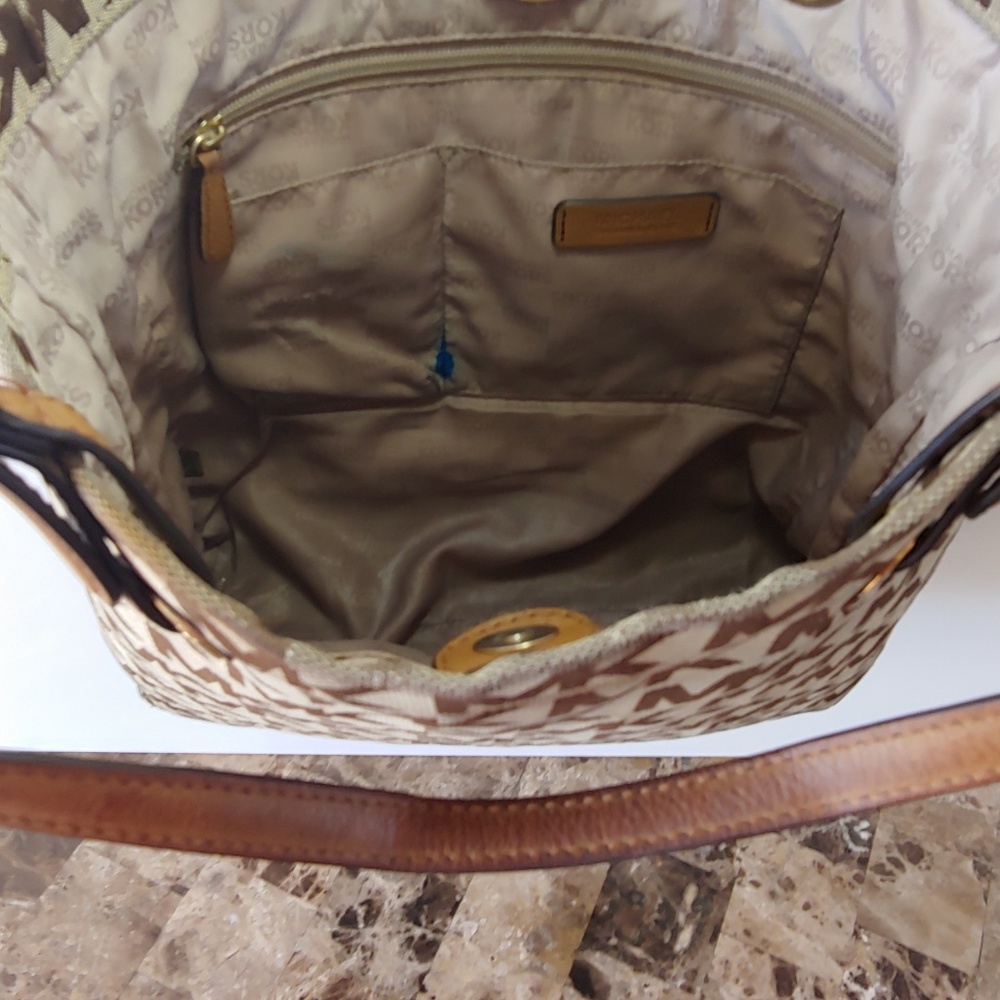 AUTHENTIC MK LARGE TOTE👜 - Picture 2 of 2
